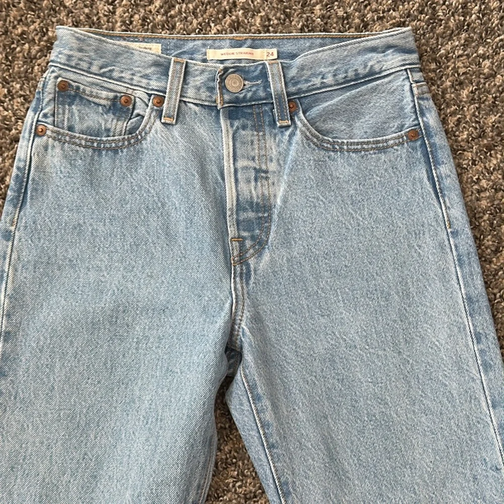 Levi’s Wedgie Jeans - Picture 2 of 9